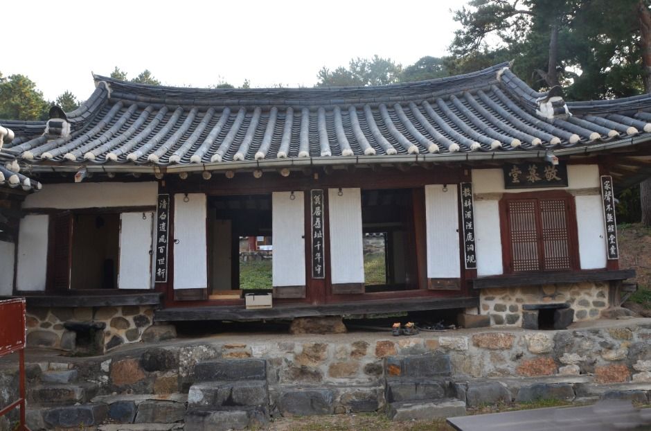 사진: 한국관광공사(공공누리 제3유형) 논산 충헌사 모습