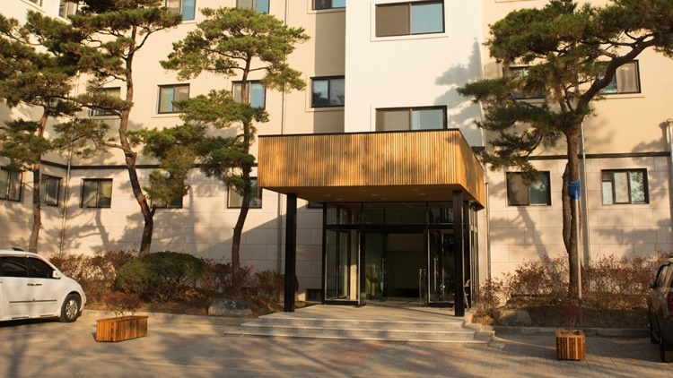 사진: 한국관광공사(공공누리 제3유형) 마음수련 메인센터(마음수련 논산 메인센터) 외관 2