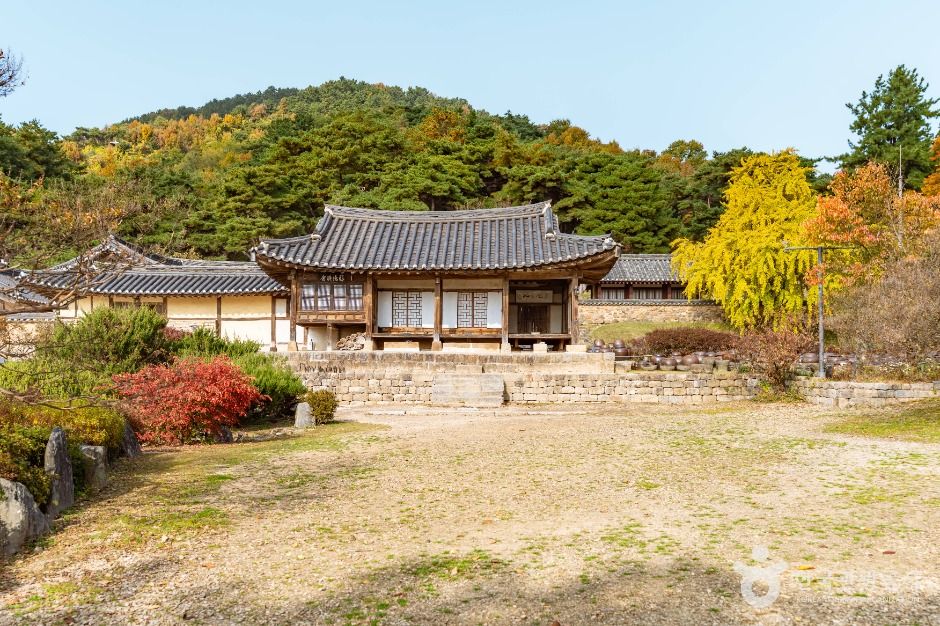 사진: 한국관광공사(공공누리 제1유형) 논산명재고택 모습 2