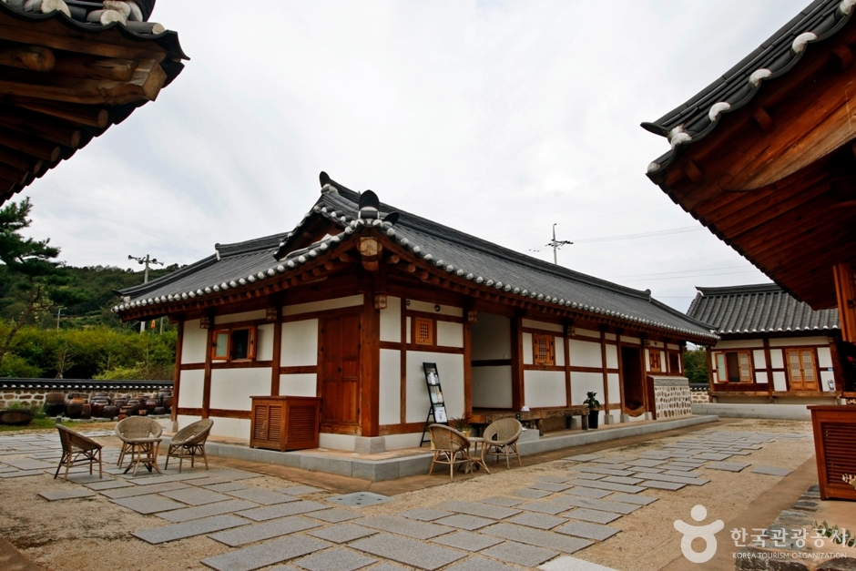 사진: 한국관광공사(공공누리 제3유형) 논산한옥마을 모습