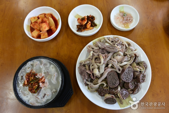 사진: 한국관광공사(공공누리 제3유형) 원조연산할머니순대 매장·음식 2