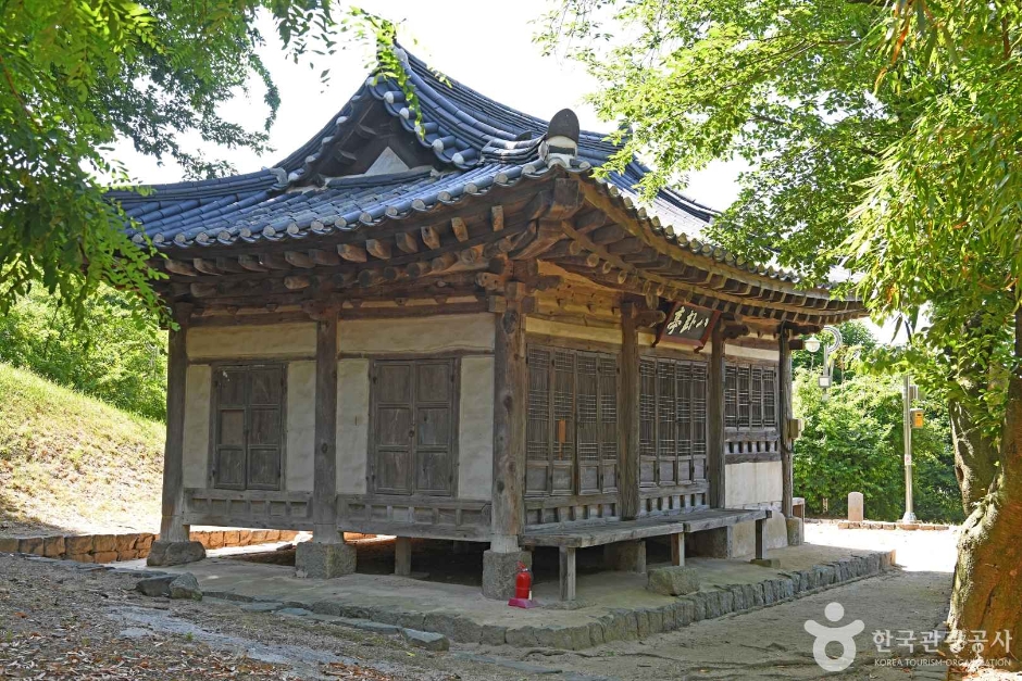 사진: 한국관광공사(공공누리 제3유형) 팔괘정 모습
