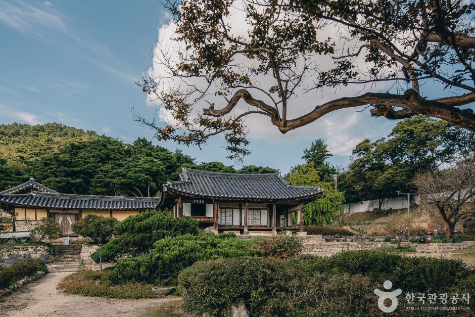 사진: 한국관광공사(공공누리 제1유형) 논산 명재고택 시설
