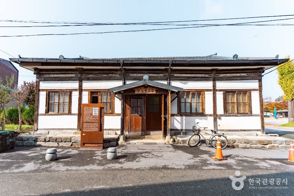 사진: 한국관광공사(공공누리 제1유형) 강경근대거리 모습
