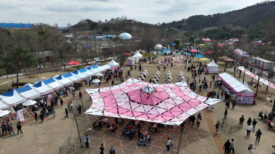 사진: 한국관광공사(공공누리 제3유형) 논산딸기축제 모습 2